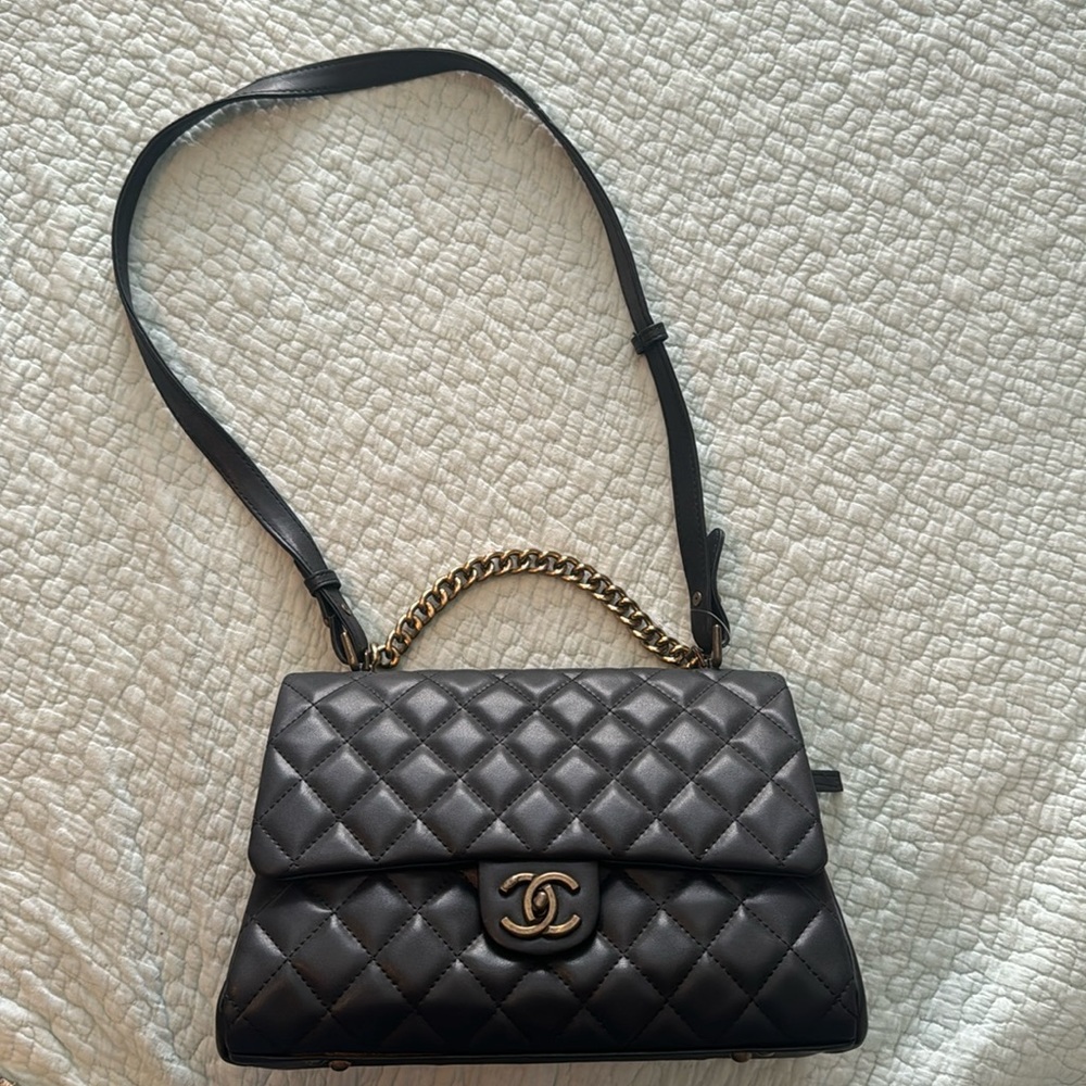 Chanel trapecio flap bag black leather